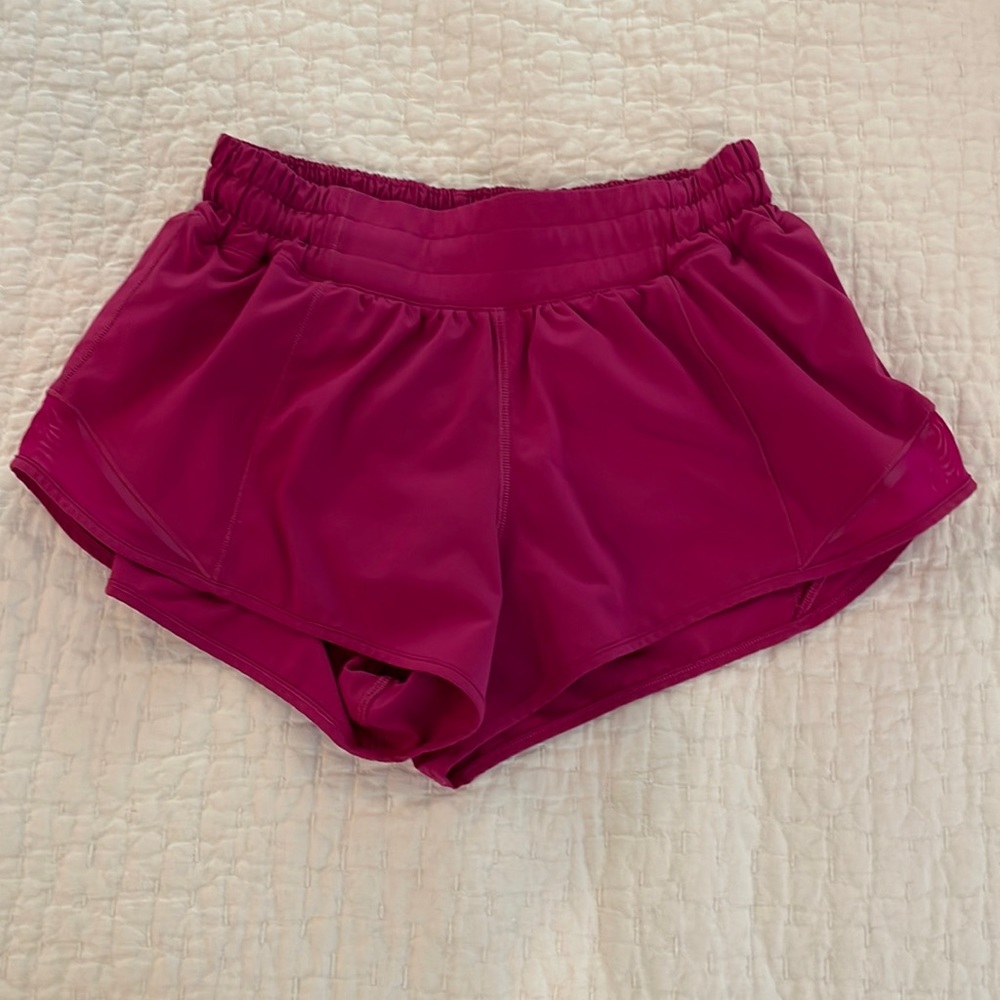 Lululemon size 4 Hotty Hot shorts 2.5 inch